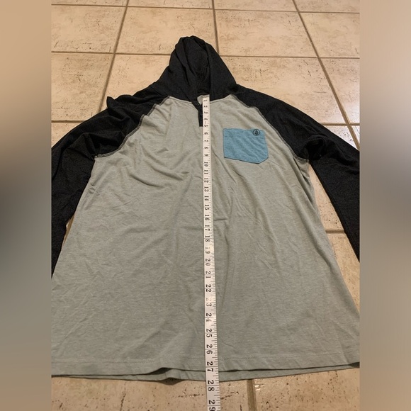 Volcom Men's Gray & Black Hooded Henley Long Sleeve Shirt - Raglan Sleeves - Picture 9 of 9